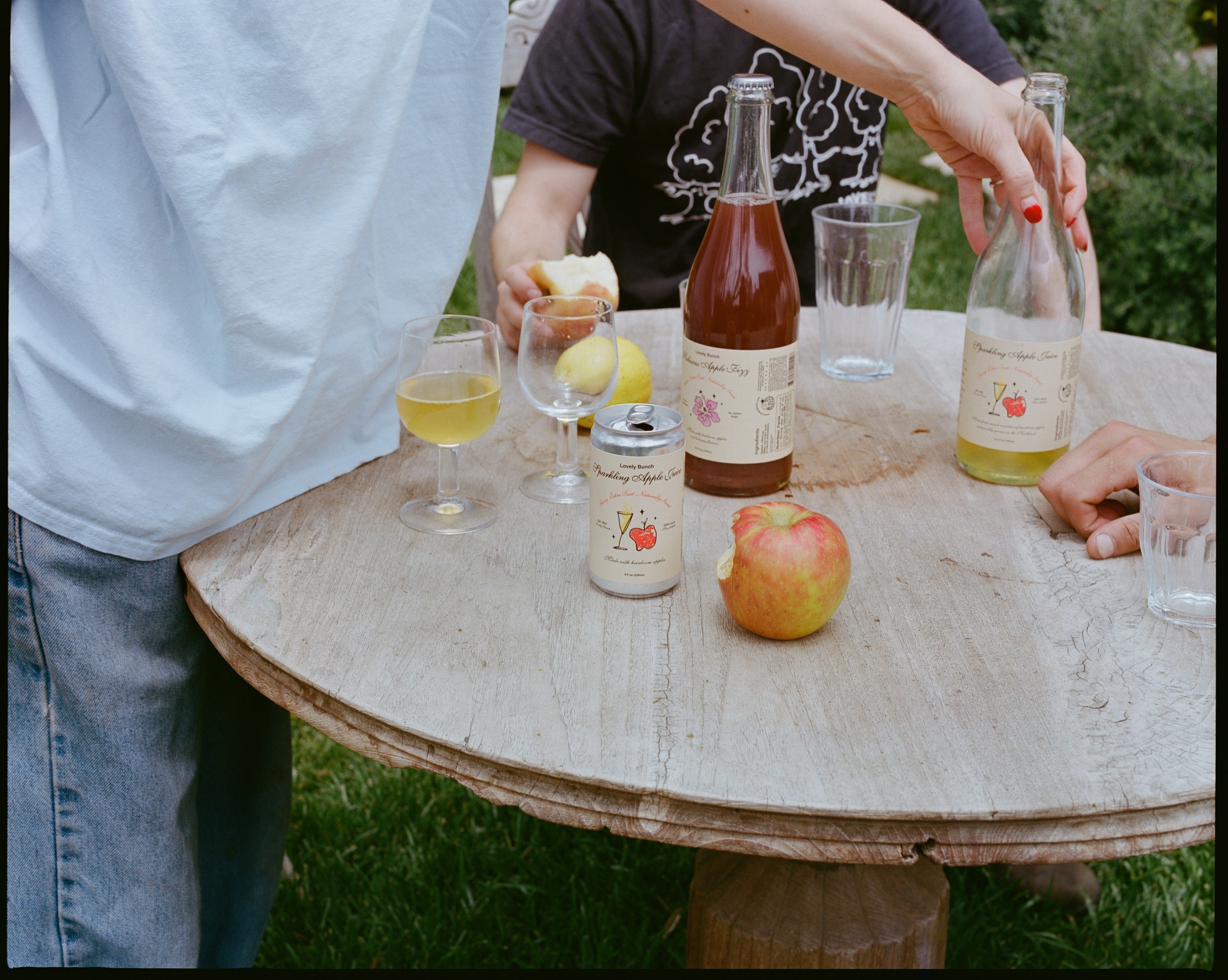 750ml Flavor Combo: Sparkling Apple Juice + Hibiscus Fizz (2x 750ml Bottle)